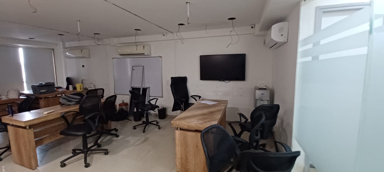 Office 822 Sq. Ft. Commercial Office for Rent in Bodakdev Ahmedabad - Media 2
