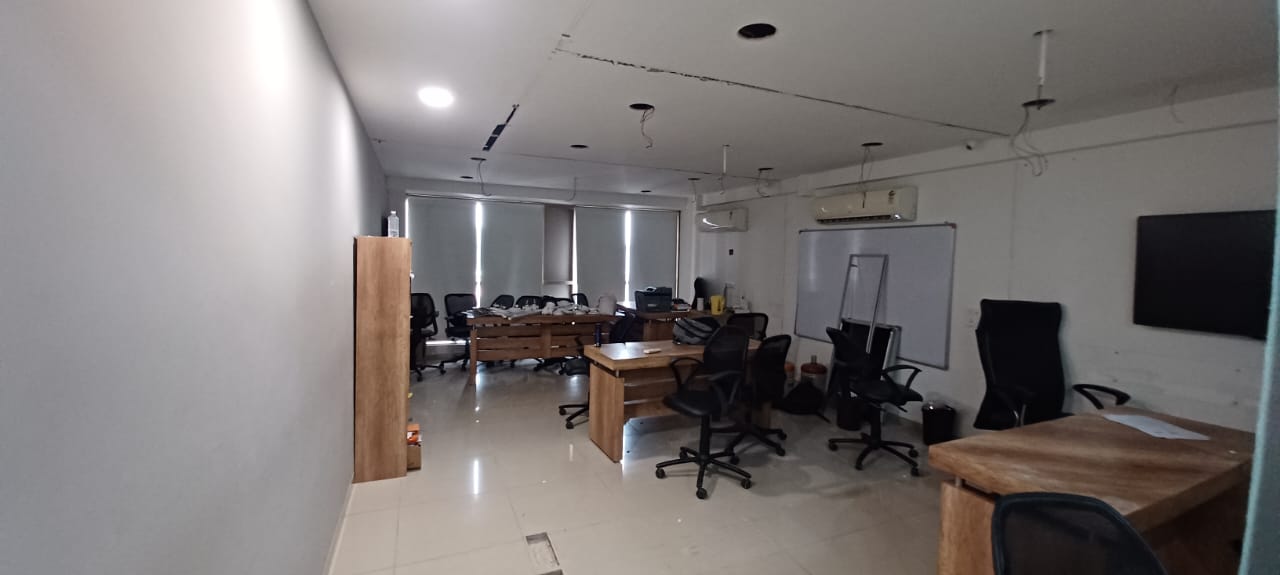 Office 822 Sq. Ft. Commercial Office for Rent in Bodakdev Ahmedabad