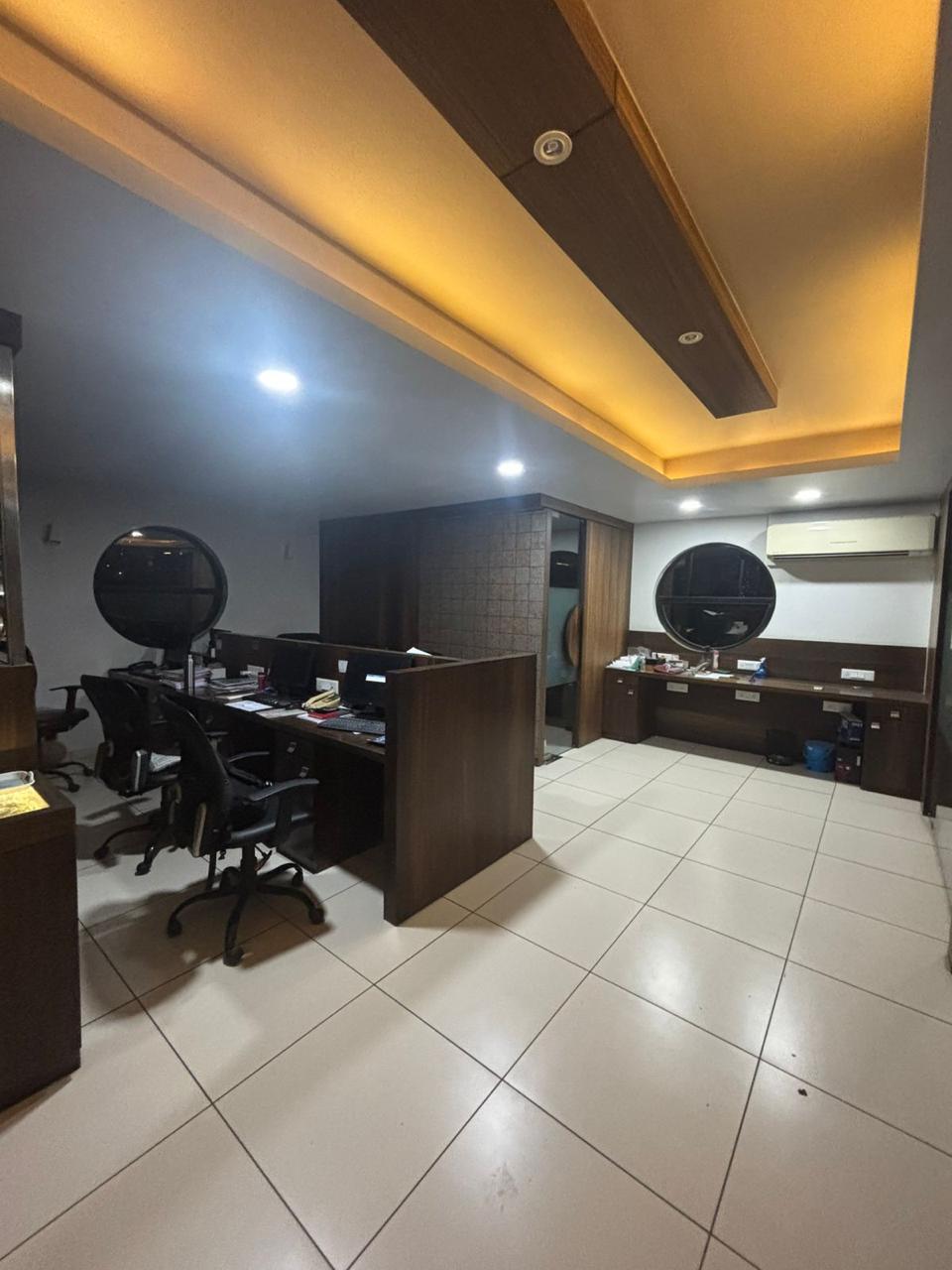 3F 2330 Sq. Ft. Commercial Office for Sell in Thaltej Ahmedabad - Media 11