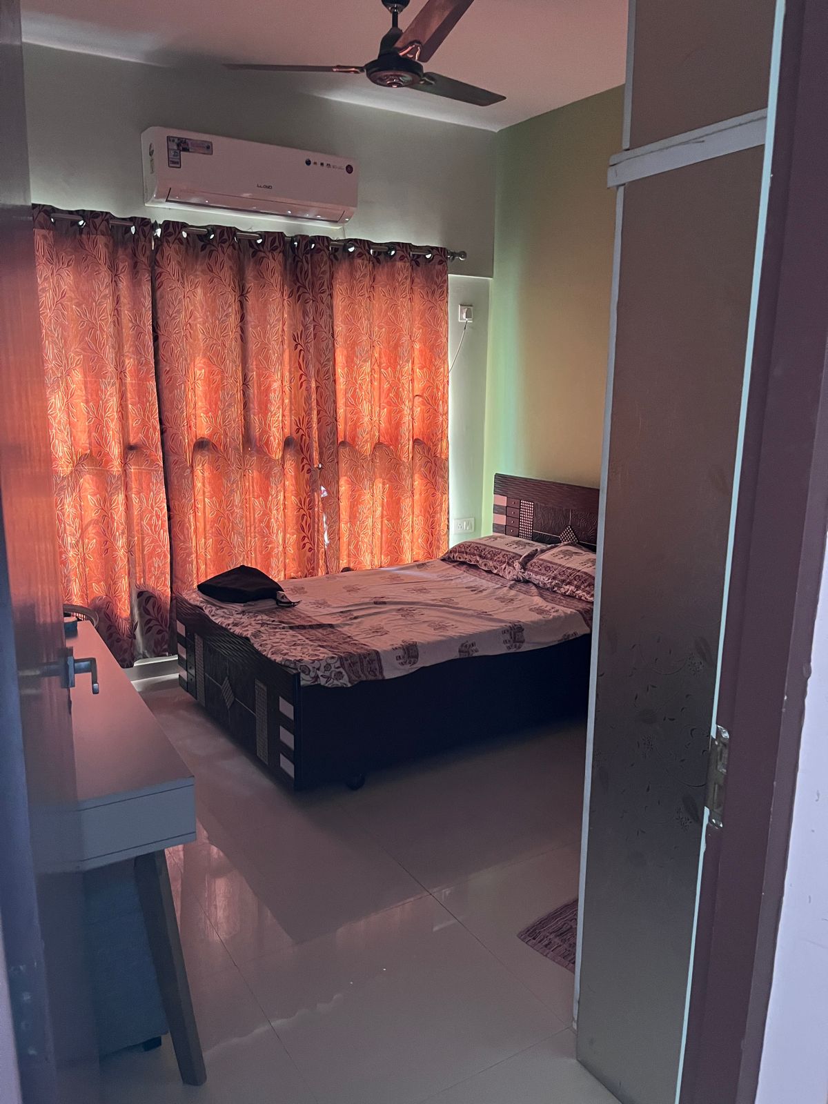 2.5 Bhk 1350 Sq. Ft. Residential Flat / Appartment for Sell in Vaishnodevi Ahmedabad - Media 6