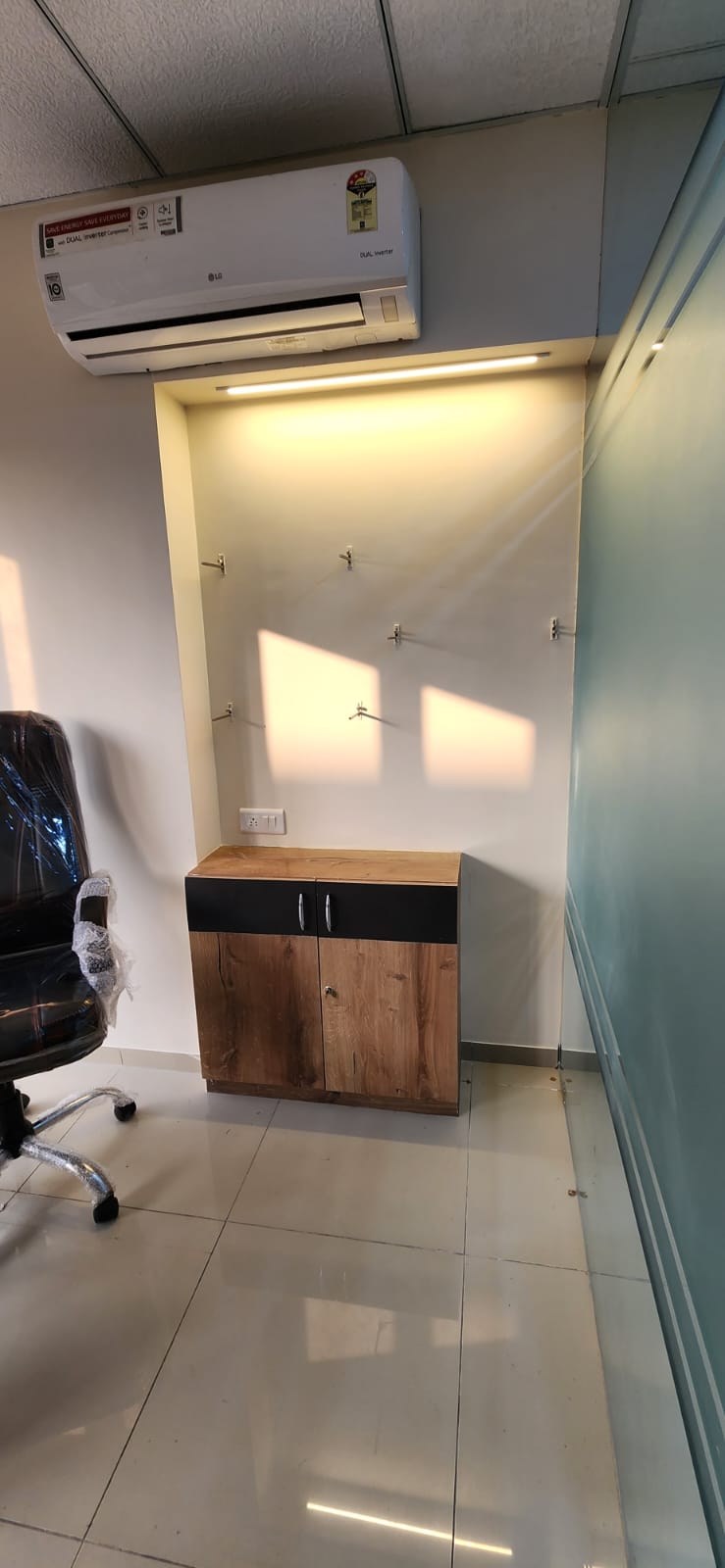 4F 846 Sq. Ft. Commercial Office for Rent in Bodakdev Ahmedabad - Media 6