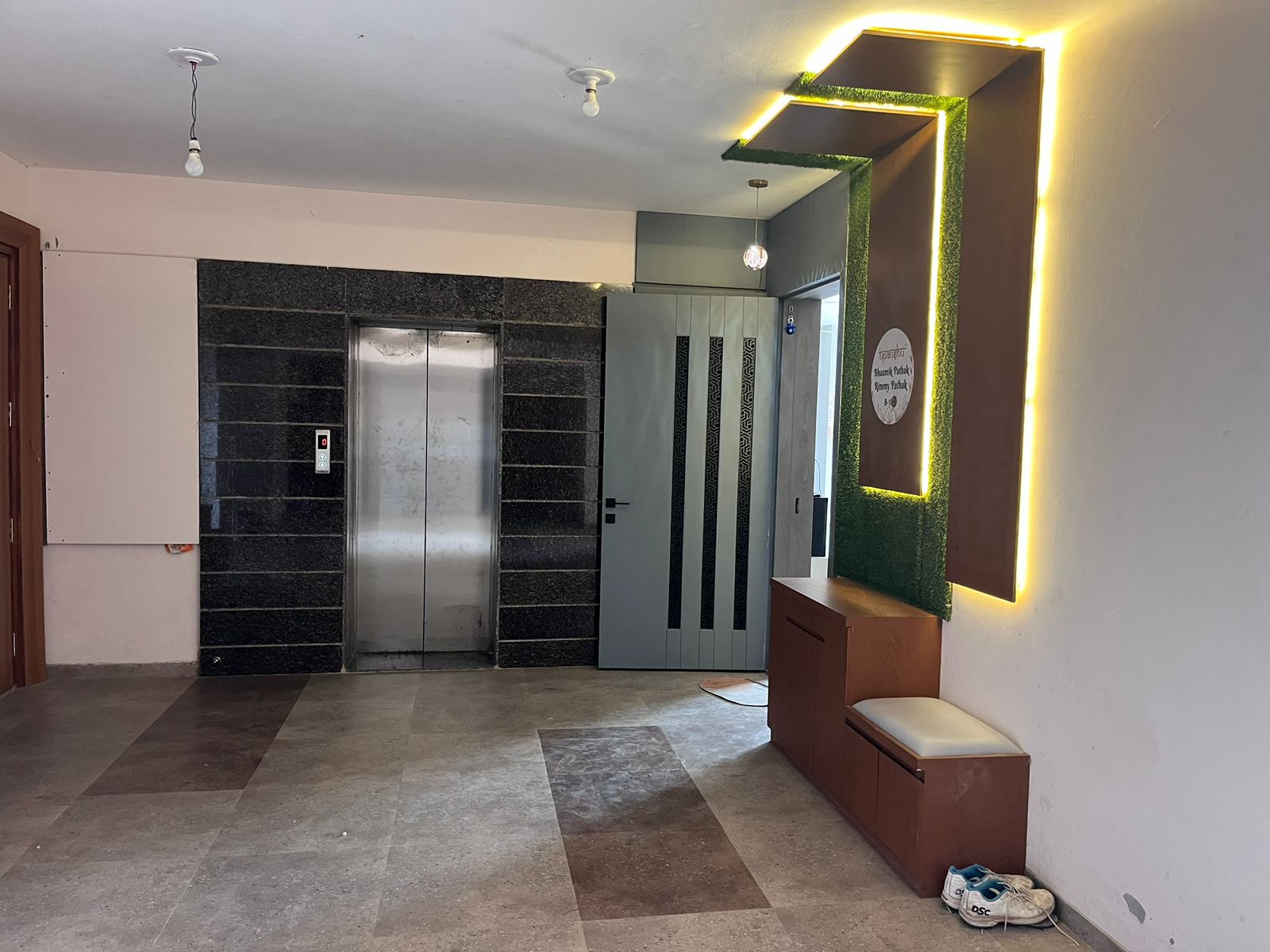 3 BHK 1500 Sq. Ft. Residential Flat / Appartment for Sell in Tragad Ahmedabad - Media 11