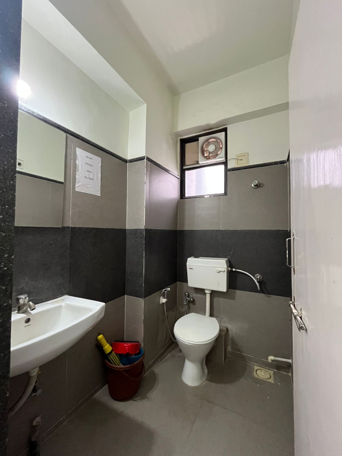 3F 711 Sq. Ft. Commercial Office for Sell in Bodakdev Ahmedabad - Media 11