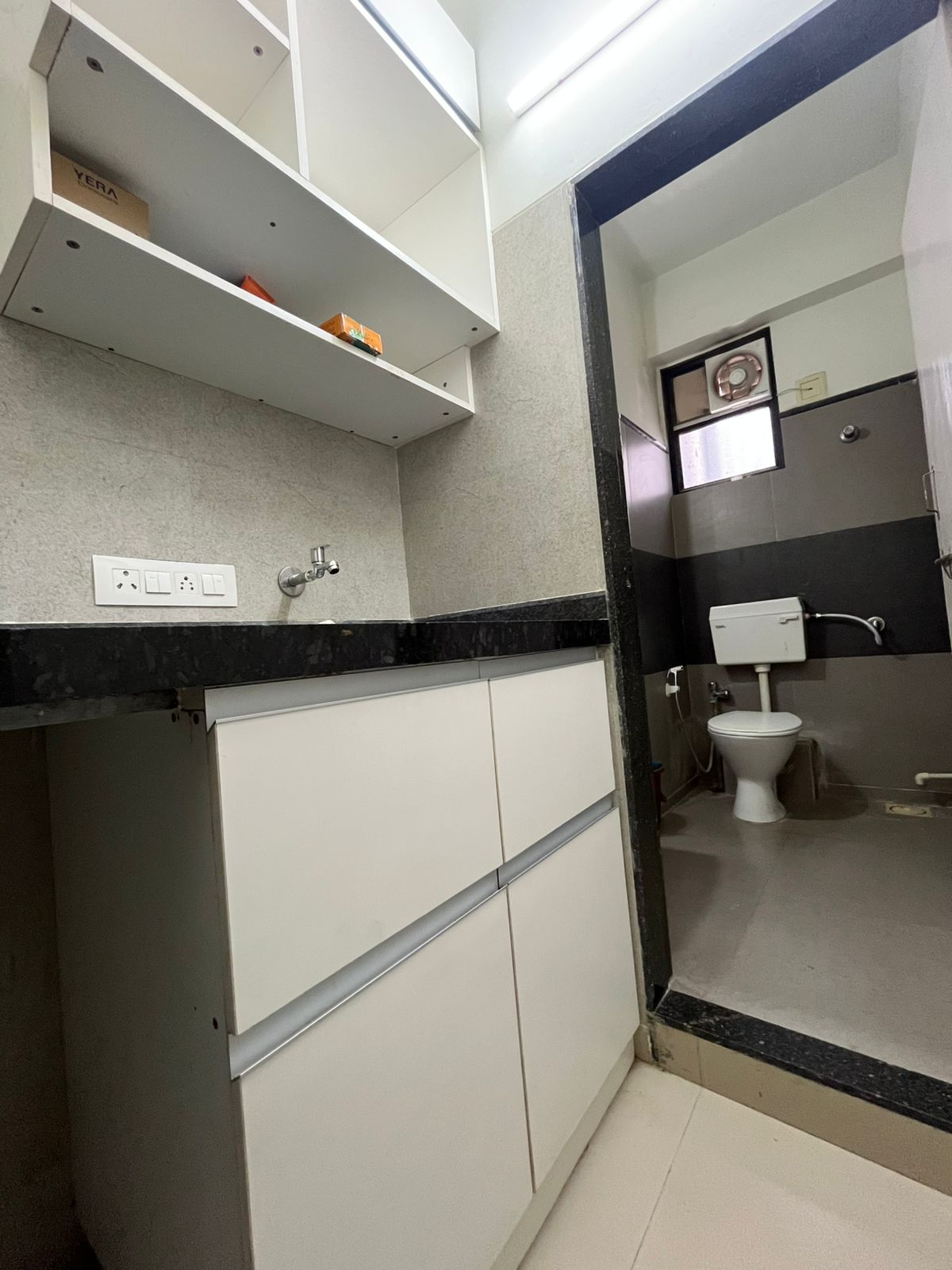 3F 711 Sq. Ft. Commercial Office for Sell in Bodakdev Ahmedabad - Media 12