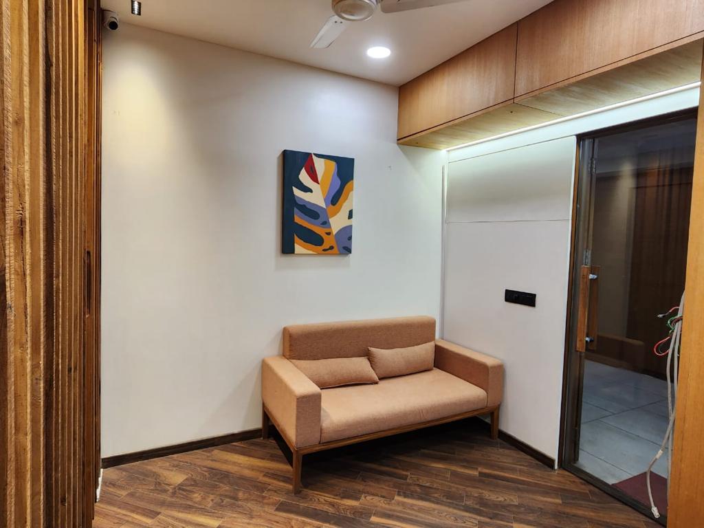 Office 1075 Sq. Ft. Commercial Office for Sell in Iscon Ambli Road Ahmedabad - Media 5