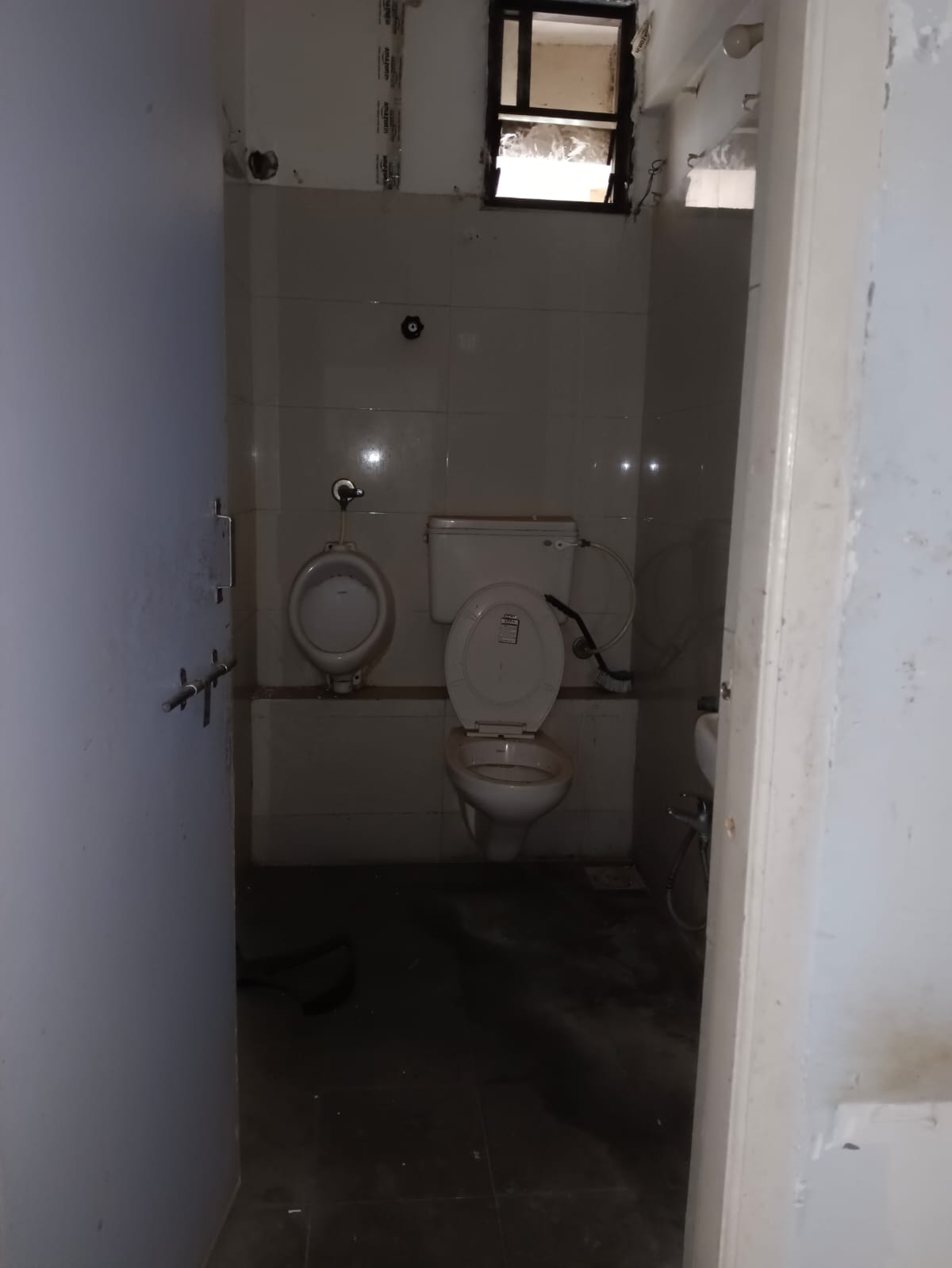 Office 574 Sq. Ft. Commercial Office for Rent in Science City Ahmedabad - Media 5
