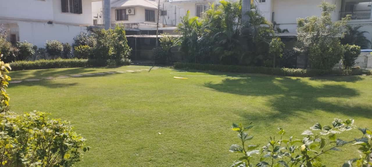 4 BHK 491 Sq. Yrd. Residential Bunglow / Villa for Sell in Thaltej Ahmedabad