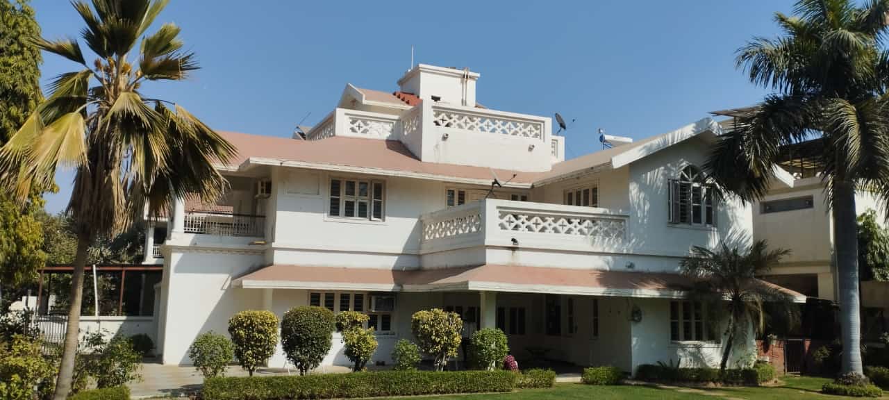 4 BHK 491 Sq. Yrd. Residential Bunglow / Villa for Sell in Thaltej Ahmedabad - Media 2