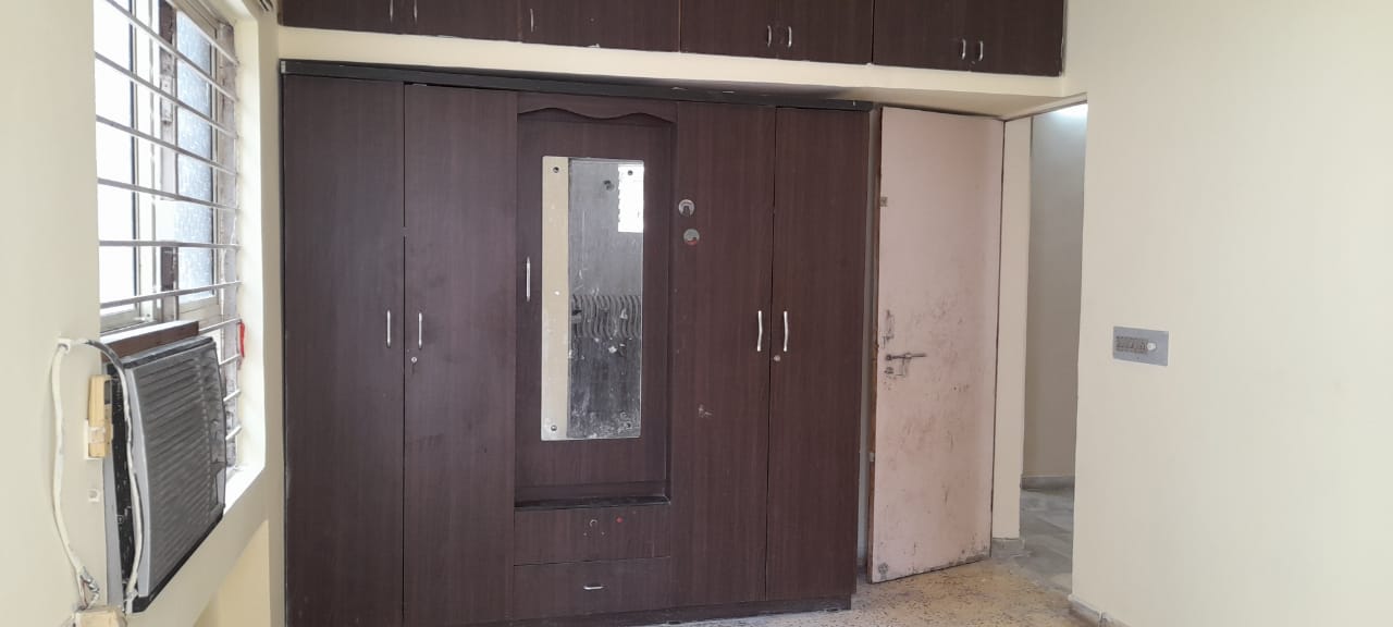 4 BHK 165 Sq. Yrd. Residential Penthouse for Sell in Thaltej Ahmedabad - Media 2