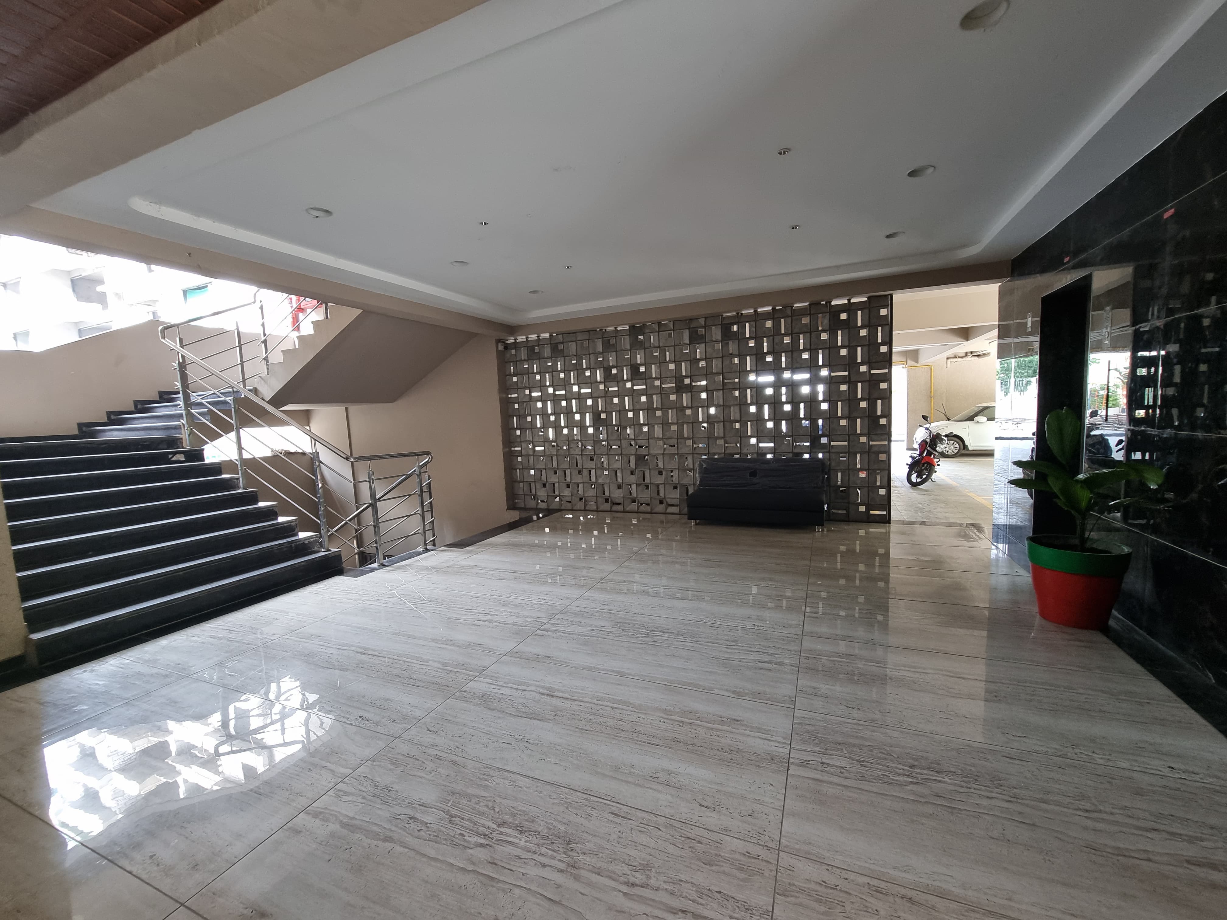 3 BHK 1844 Sq. Ft. Residential Flat / Appartment for Sell in Vaishnodevi Ahmedabad - Media 16