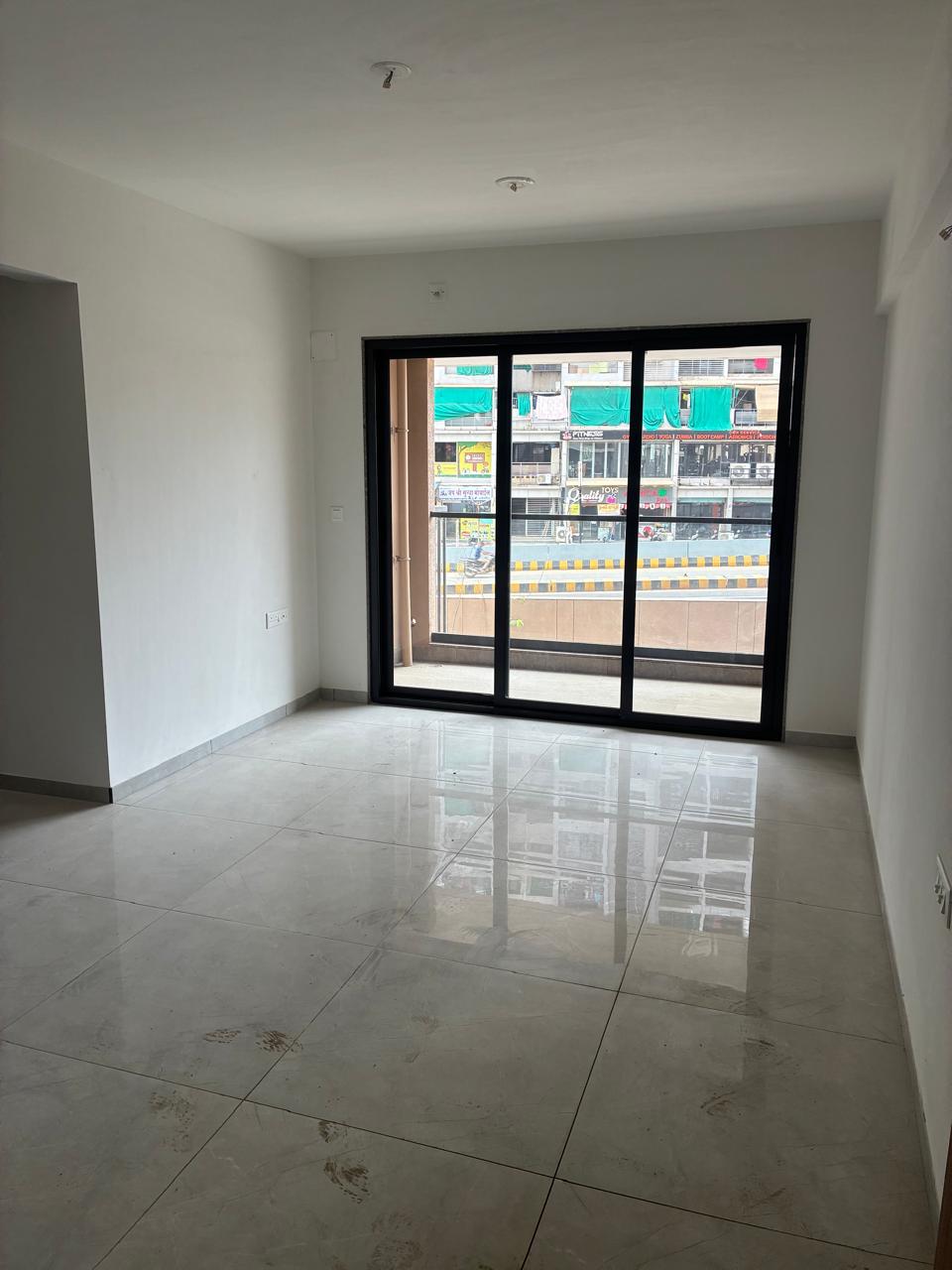 3 BHK 1955 Sq. Ft. Residential Flat / Appartment for Sell in Jagatpur Ahmedabad - Media 11