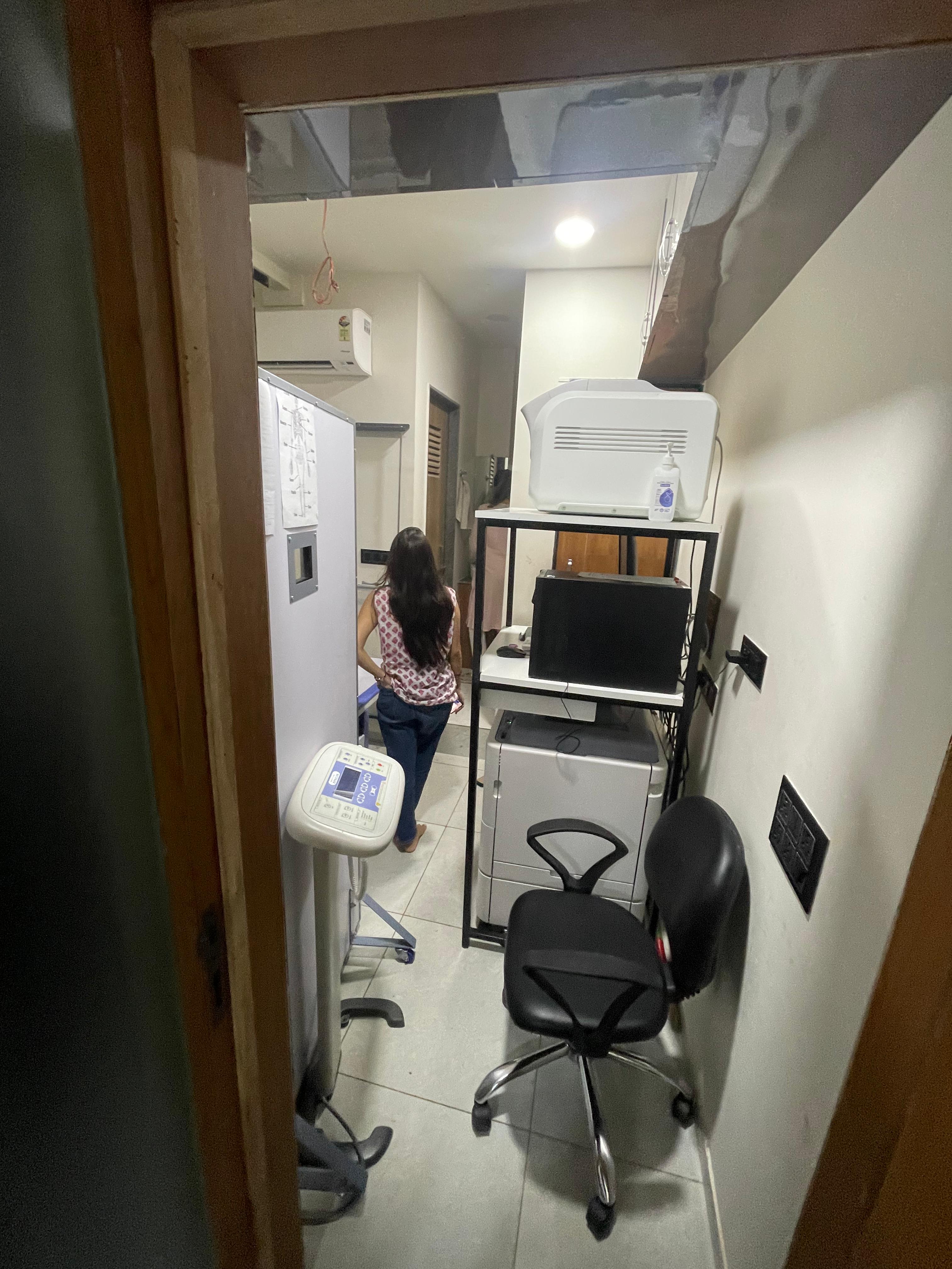 650 Sq. Ft. Commercial Office for Sell in Gota Ahmedabad - Media 4