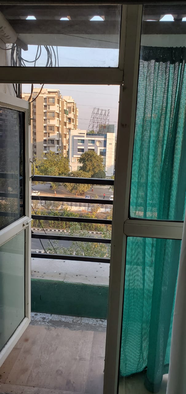 4F 500 Sq. Ft. Commercial Office for Sell in Thaltej Ahmedabad