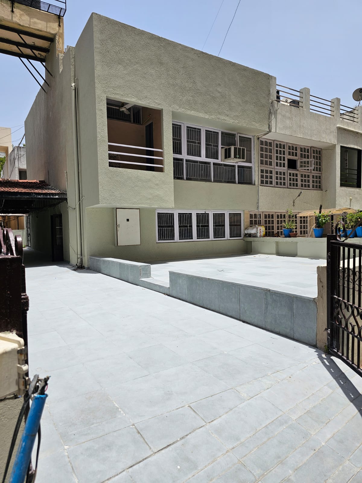 3 BHK 367 Sq. Yrd. Residential Raw House for Sell in Thaltej Ahmedabad - Media 10