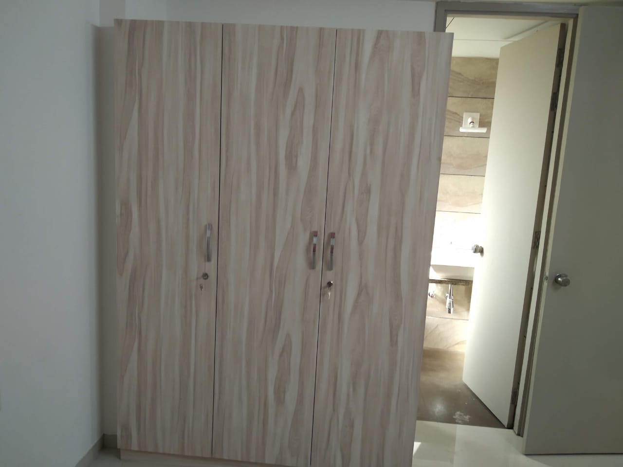 2 BHK 1115 Sq. Ft. Residential Flat / Appartment for Sell in Vaishnodevi Ahmedabad - Media 4
