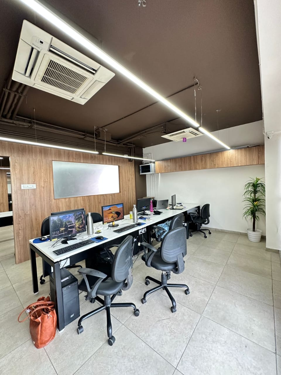 Office 2995 Sq. Ft. Commercial Office for Sell in Thaltej Ahmedabad - Media 6