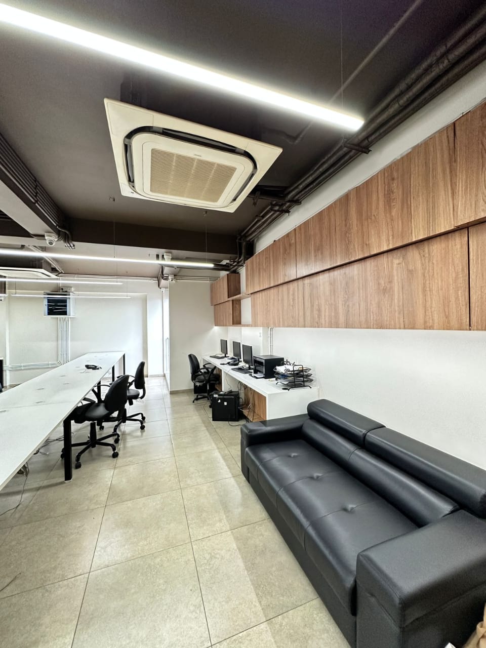 Office 2995 Sq. Ft. Commercial Office for Sell in Thaltej Ahmedabad - Media 5