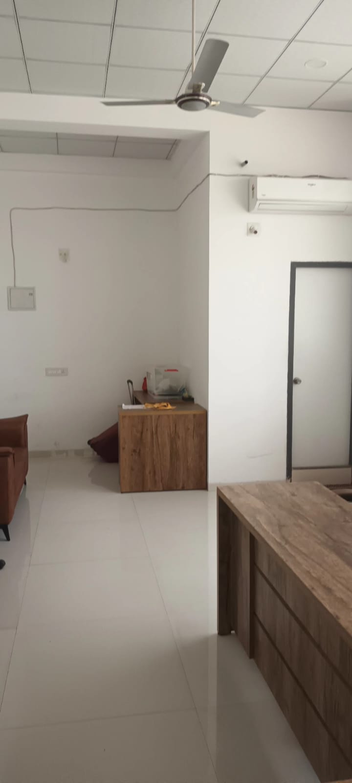 1F 902 Sq. Ft. Commercial Office for Sell in Thaltej Ahmedabad - Media 2