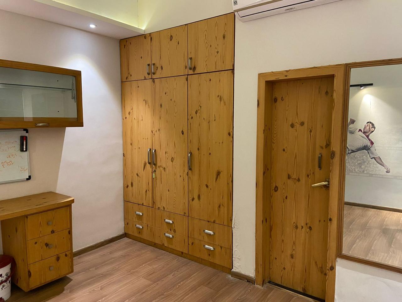 4 BHK 3650 Sq. Yrd. Residential Flat / Appartment for Sell in Vaishnodevi Ahmedabad