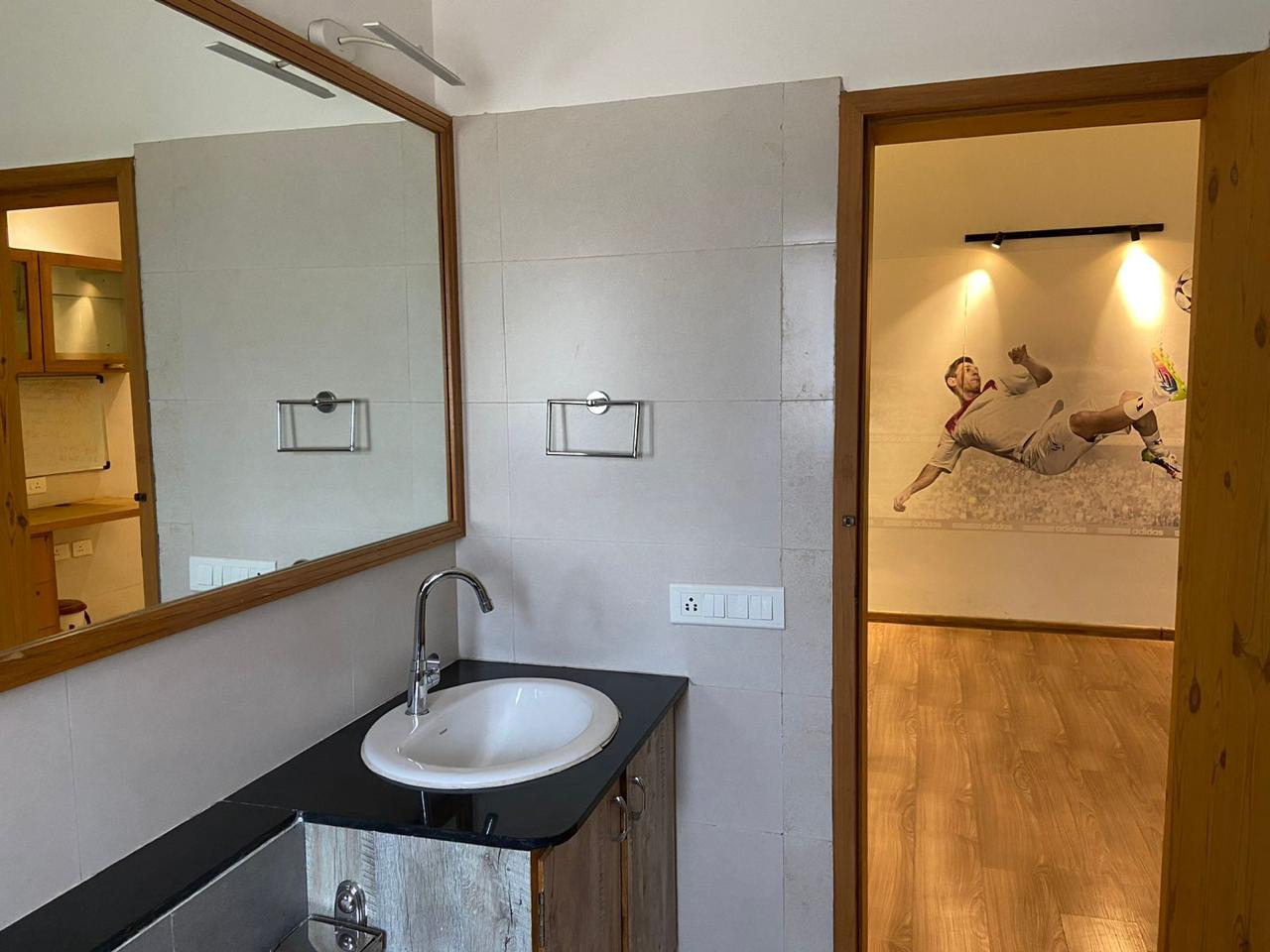 4 BHK 3650 Sq. Yrd. Residential Flat / Appartment for Sell in Vaishnodevi Ahmedabad - Media 10