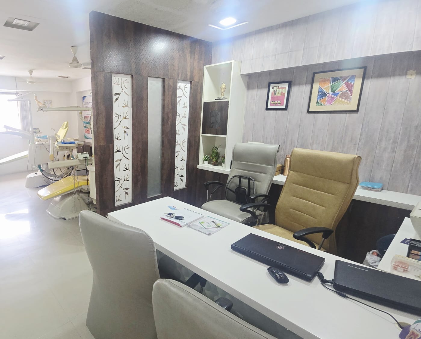 1F 855 Sq. Ft. Commercial Showroom for Sell in Thaltej Ahmedabad - Media 2
