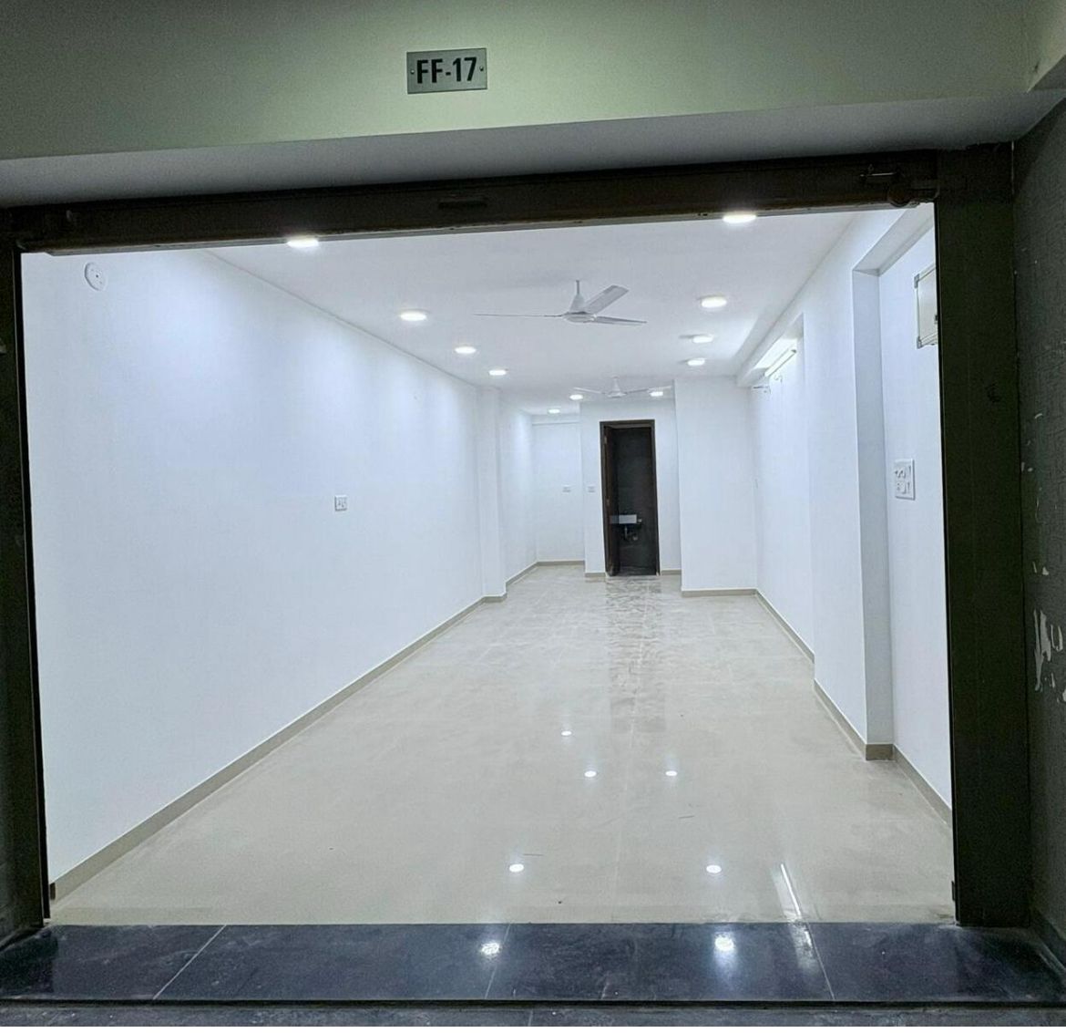 1F 500 Sq. Ft. Commercial Shop for Sell in Vaishnodevi Ahmedabad