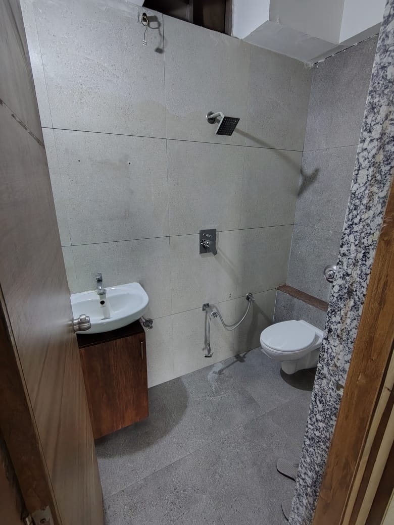 2 BHK 1080 Sq. Ft. Residential Flat / Appartment for Rent in Vaishnodevi Ahmedabad - Media 11