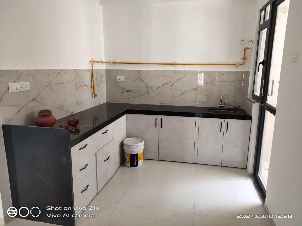 3 BHK 1500 Sq. Ft. Residential Flat / Appartment for Rent in Vaishnodevi Ahmedabad