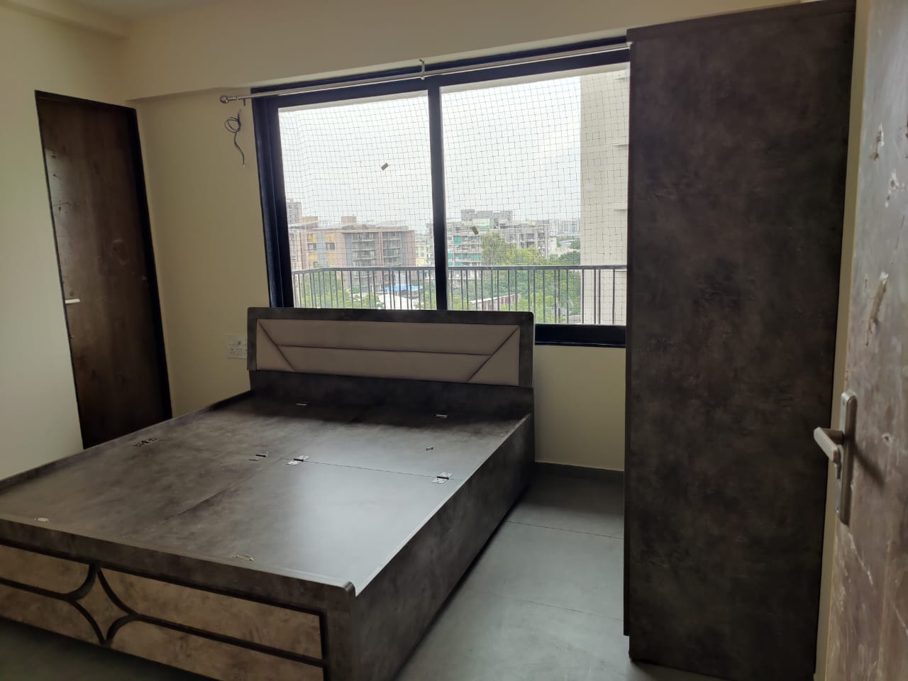 3 BHK 1908 Sq. Ft. Residential Flat / Appartment for Rent in Sola Ahmedabad - Media 7