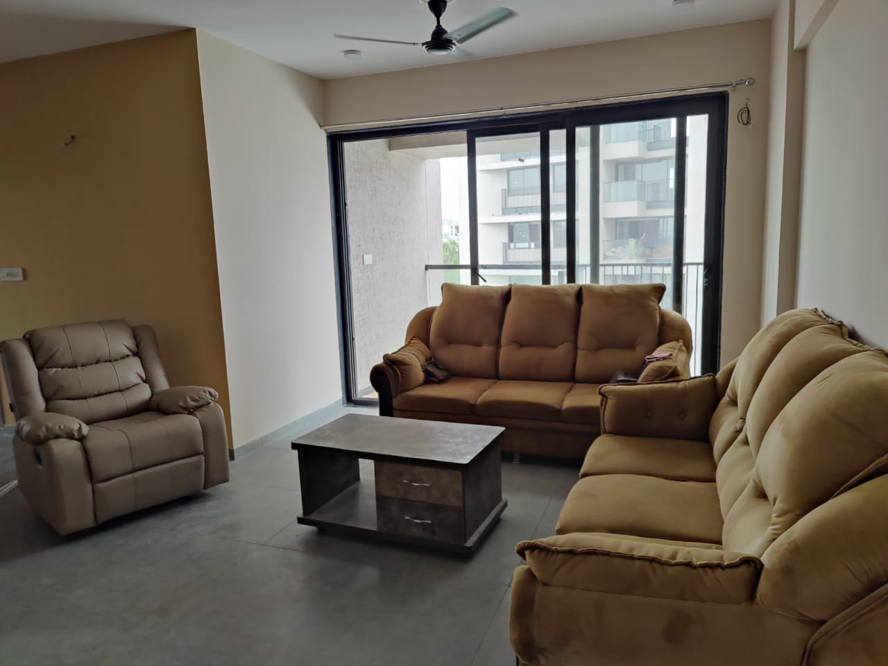 3 BHK 1908 Sq. Ft. Residential Flat / Appartment for Rent in Sola Ahmedabad - Media 5