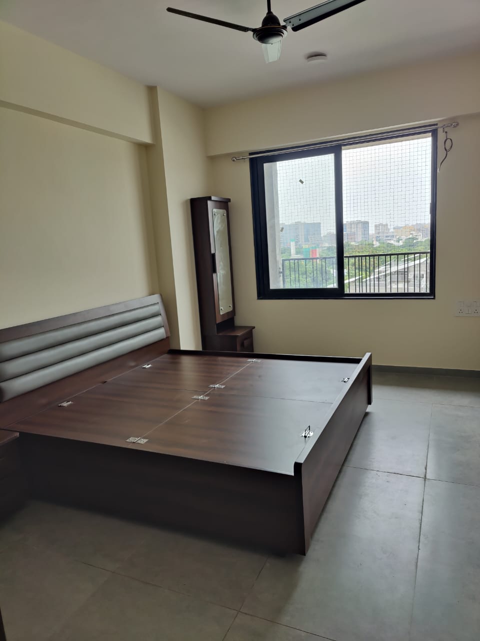 3 BHK 1908 Sq. Ft. Residential Flat / Appartment for Rent in Sola Ahmedabad - Media 4