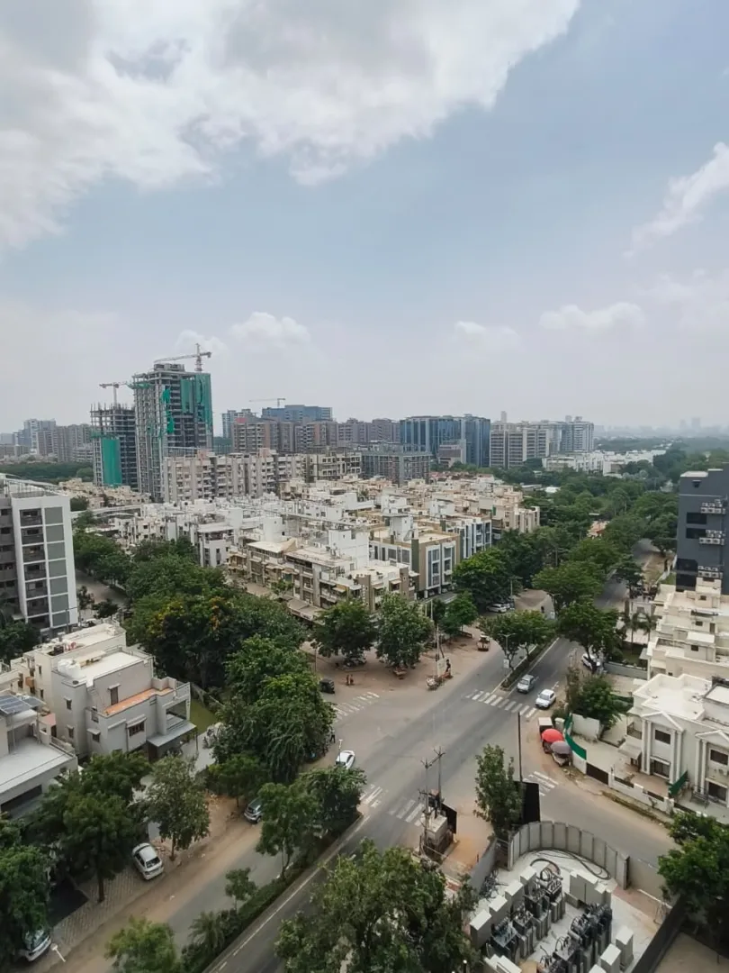 4 BHK 4000 Sq. Ft. Residential Flat / Appartment for Sell in Science City Ahmedabad - Media 20